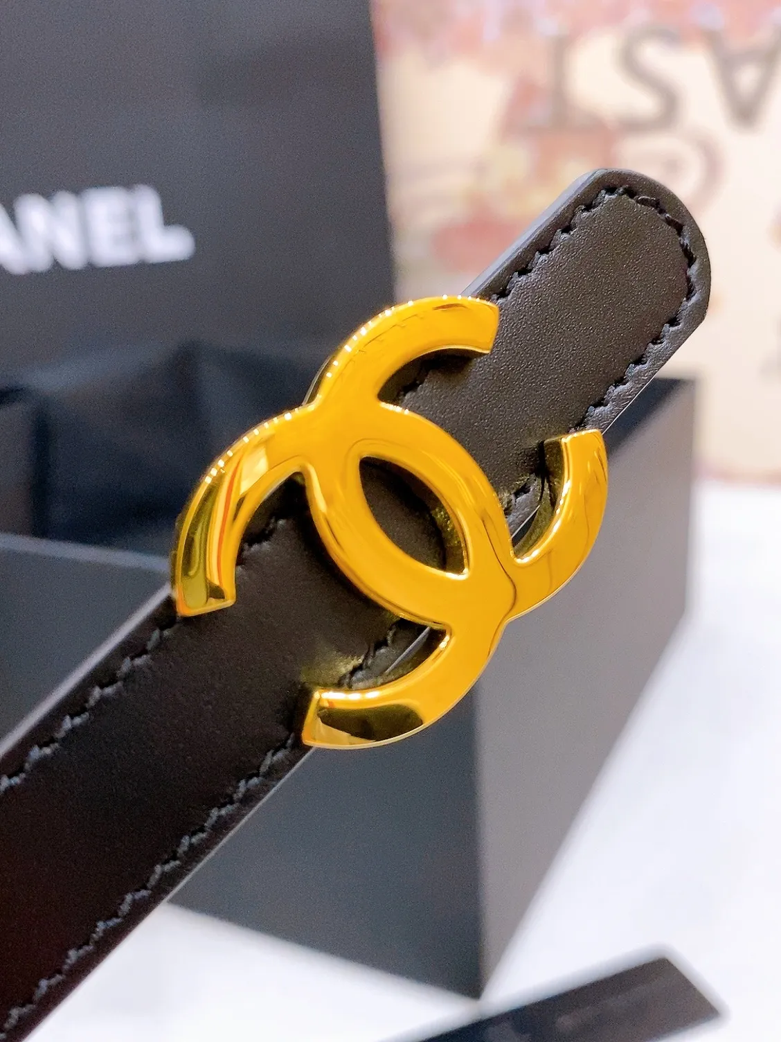 💰440💰Full package💰 💍Purchase level Chanel⚡️🌹Classic double C belt Classic double C belt, braided hardware and calfskin belt body⚡️🌹Perfect texture, simply the finishing touch in spring, belt diameter and width 1.5cm⚡️🌹