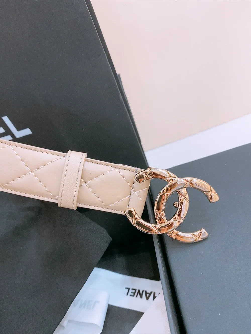 💰480💰Full package💰 💍Purchase level Chanel ⚡️🌹New women's belt Classic sheepskin leather double C buckle⚡️🌹The golden double C buckle is the iconic design of Chanel. The black belt is simple and elegant. It can be easily controlled whether it is daily wear or formal occasions⚡️🌹Width 3.0cm