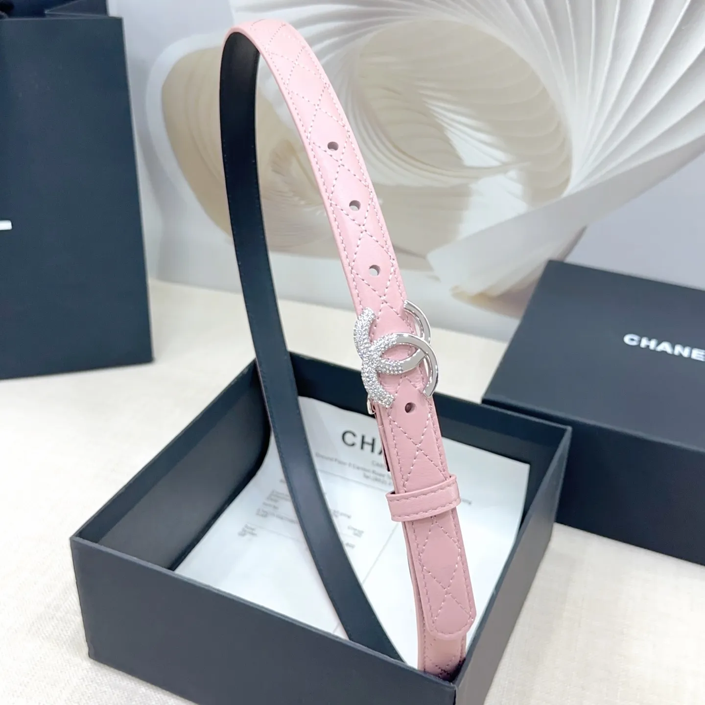 💰480💰Full package💰 💍Purchase grade Chanel⚡️🌹Ladies belt Width 2.0 size double-sided first layer cowhide⚡️🌹Length: 75-100 Euro Premium copper hardware buckle original mold customization High quality