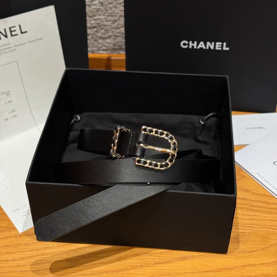 💰440💰Full package💰 💍Purchasing agent grade Chanel ⚡️🌹U-shaped women's belt This is made of imported cowhide, and the hardware is designed with a U-shaped pin buckle. Wearing the belt shows your waistline, enhances your temperament, and instantly becomes fashionable. It is a classic embellishment. Whether it is daily travel or attending important occasions, it can easily control various styles of clothing.⚡️🌹Width: 20 mm