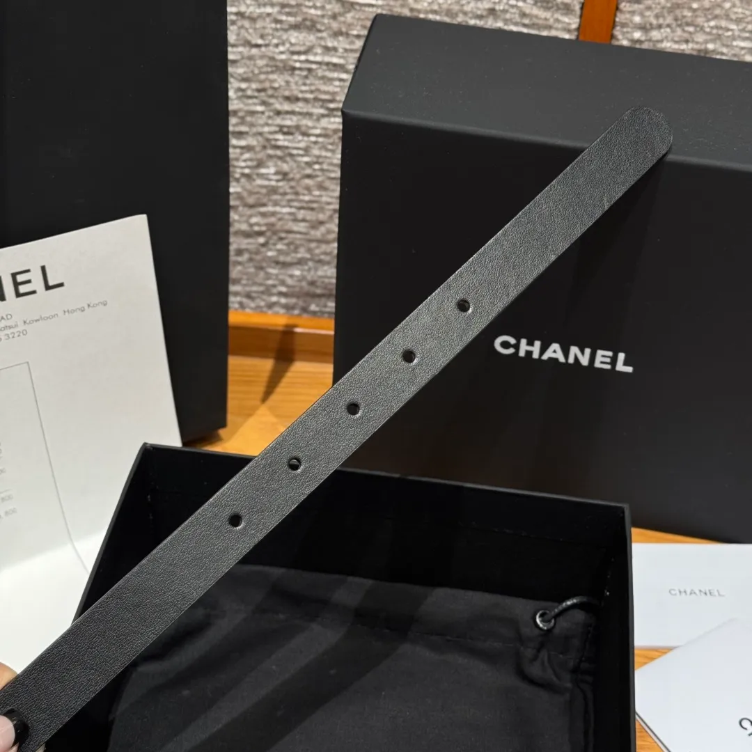 💰440💰Full package💰 💍Purchasing agent grade Chanel ⚡️🌹U-shaped women's belt This is made of imported cowhide, and the hardware is designed with a U-shaped pin buckle. Wearing the belt shows your waistline, enhances your temperament, and instantly becomes fashionable. It is a classic embellishment. Whether it is daily travel or attending important occasions, it can easily control various styles of clothing.⚡️🌹Width: 20 mm