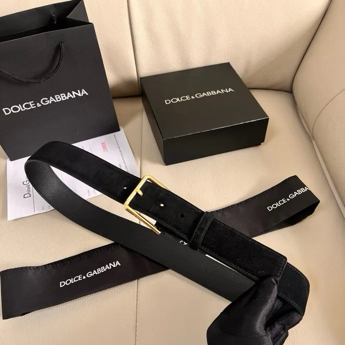 💰460💰Full package💰 💍Purchase level Dolce & Gabbana DG⚡️🌹4.0cm wide new nubuck leather Re-Edition fashion show is a dreamy journey back to the origin of the brand, where the past and the present meet, interpreting archive items from an innovative perspective