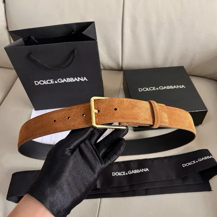 💰460💰Full package💰 💍Purchase level Dolce & Gabbana DG⚡️🌹4.0cm wide new nubuck leather Re-Edition fashion show is a dreamy journey back to the origin of the brand, where the past and the present meet, interpreting archive items from an innovative perspective