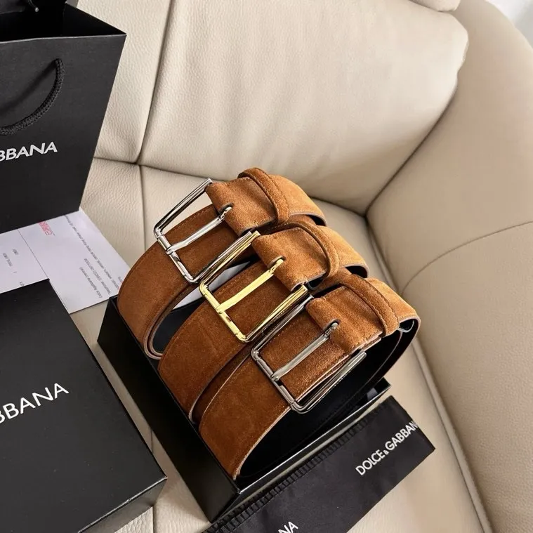 💰460💰Full package💰 💍Purchase level Dolce & Gabbana DG⚡️🌹4.0cm wide new nubuck leather Re-Edition fashion show is a dreamy journey back to the origin of the brand, where the past and the present meet, interpreting archive items from an innovative perspective
