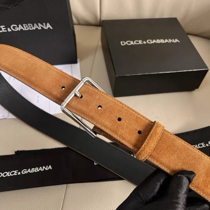 💰460💰Full package💰 💍Purchase level Dolce & Gabbana DG⚡️🌹4.0cm wide new nubuck leather Re-Edition fashion show is a dreamy journey back to the origin of the brand, where the past and the present meet, interpreting archive items from an innovative perspective
