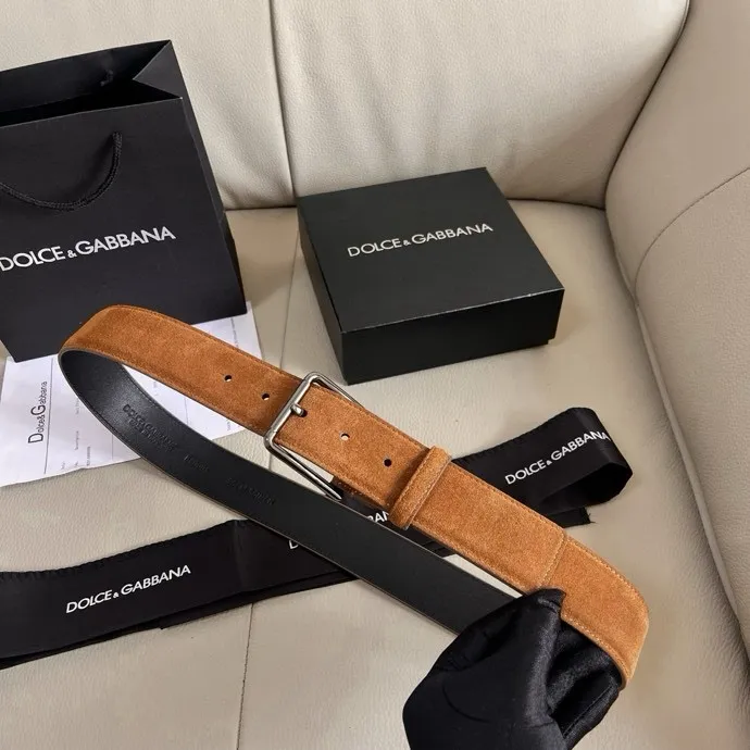 💰460💰Full package💰 💍Purchase level Dolce & Gabbana DG⚡️🌹4.0cm wide new nubuck leather Re-Edition fashion show is a dreamy journey back to the origin of the brand, where the past and the present meet, interpreting archive items from an innovative perspective
