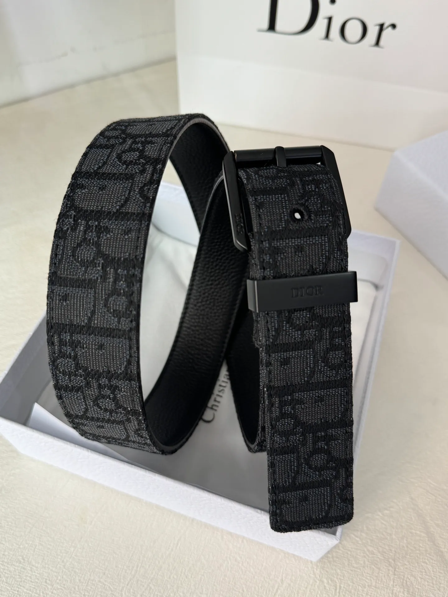 💰480💰Full package💰 💍Purchase level Dior⚡️🌹Black and beige DIOR OBLIQUE print and black cowhide lychee bottom⚡️🌹Exquisite metal pin buckle. Simple, fashionable, super stylish and versatile⚡️🌹High quality