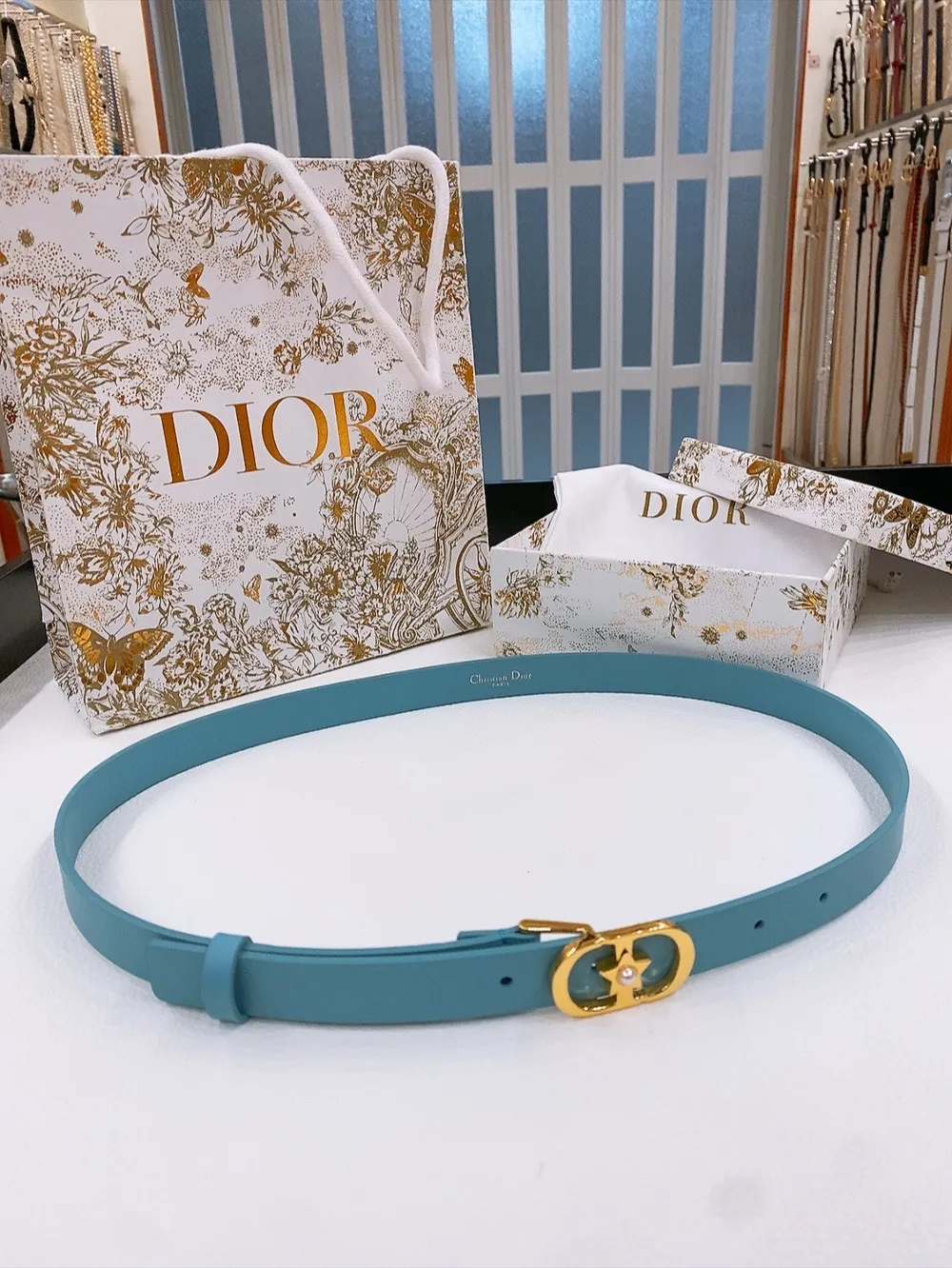 💰440💰Full package💰 💍Purchase grade Dior ⚡️20mm black smooth cow leather and silver tone imitation crystal ⚡️Lucky 30 Montaigne Star CD belt buckle White resin beads ⚡️ Christian Dior Paris logo on the inside Glossy gold finish metal details Top/bottom layer: cow leather Excluding trims and decorative lines