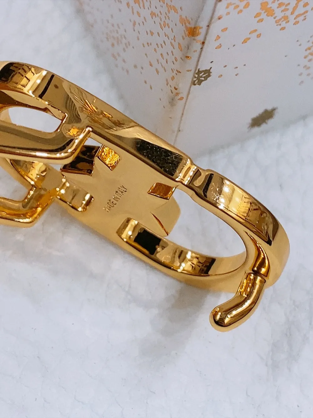 💰440💰Full package💰 💍Purchase grade Dior ⚡️20mm black smooth cow leather and silver tone imitation crystal ⚡️Lucky 30 Montaigne Star CD belt buckle White resin beads ⚡️ Christian Dior Paris logo on the inside Glossy gold finish metal details Top/bottom layer: cow leather Excluding trims and decorative lines