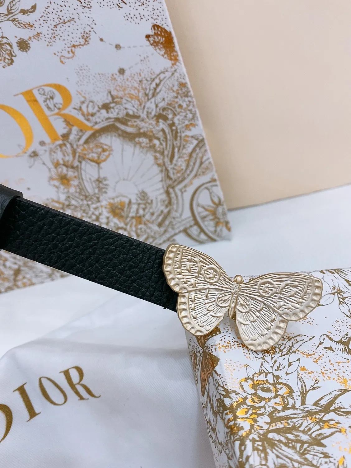 💰440💰Full package💰 💍Purchase level Dior Saddle Belt Brass hardware Double-sided saddle belt Grained cowhide surface and smooth cowhide bottom Soft and delicate feel Belt 2.0cm