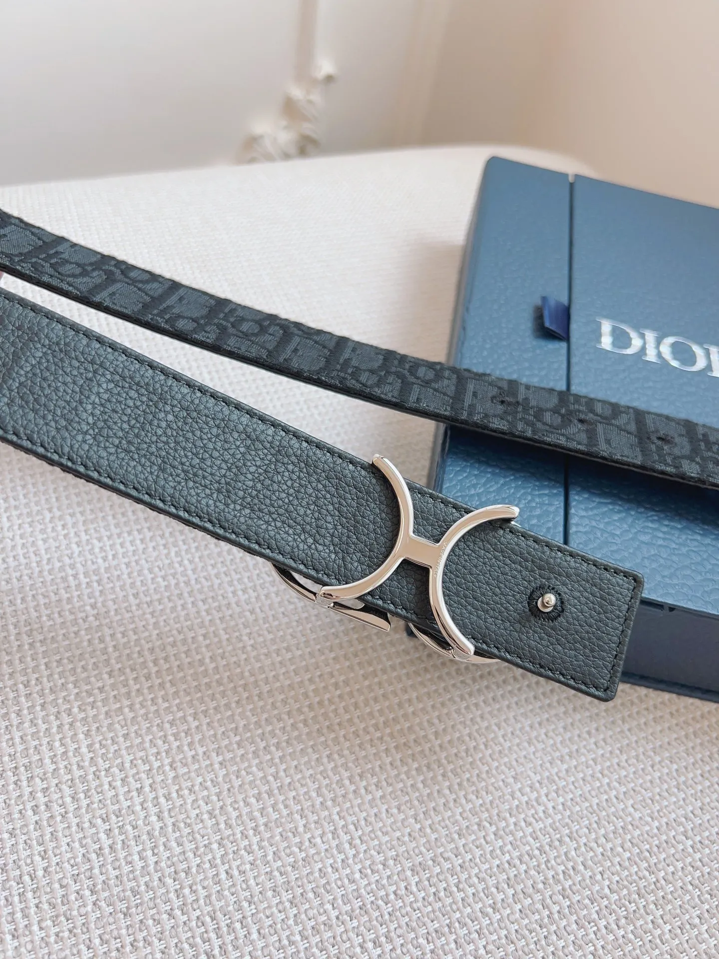 💰460💰Full package💰 💍Purchasing-grade DIOR⚡️🌹French original leather, Oblique black cloth/black cowhide. There is no doubt about the quality. There is no better, only the best. Size 3.5 cm