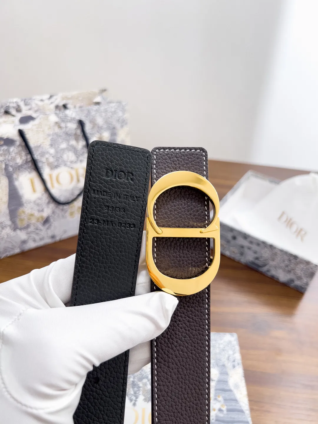 💰480💰Full package💰 💍Dior purchasing goods Width 3.5cm Material: double-grained calfskin, soft Q-elastic, fine workmanship, welcome to compare. Discount: Fully polished discount (the inner ring of the original order is not polished) Size: 100-125cm Packaging: Picture packaging