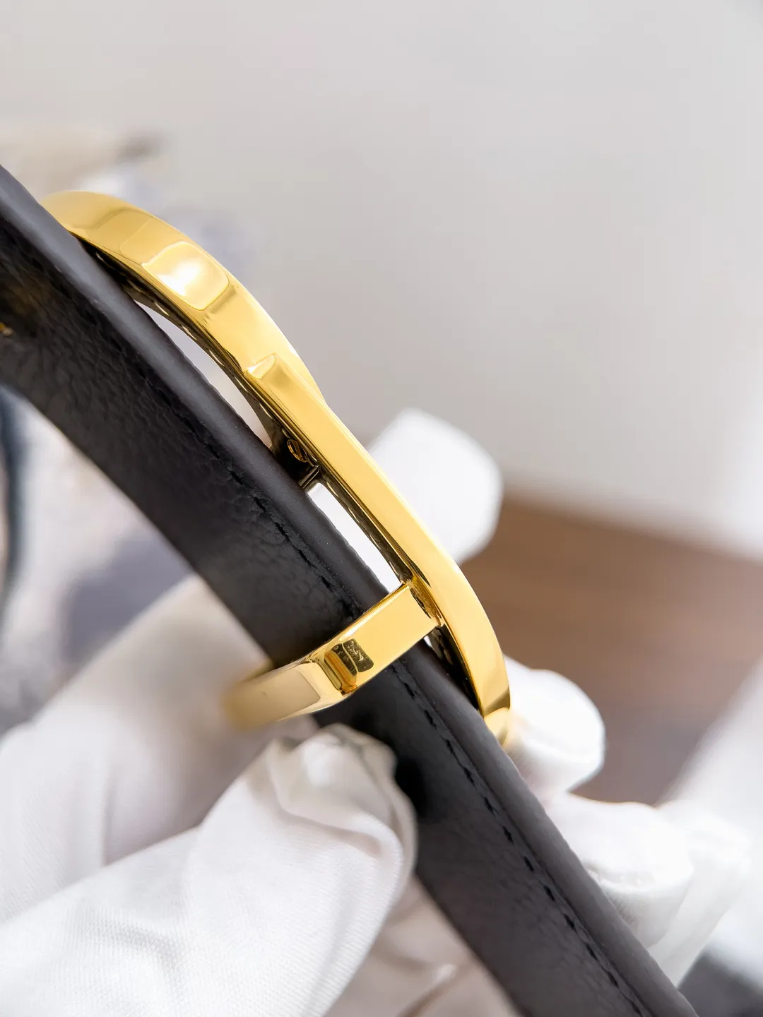 💰480💰Full package💰 💍Dior purchasing goods Width 3.5cm Material: double-grained calfskin, soft Q-elastic, fine workmanship, welcome to compare. Discount: Fully polished discount (the inner ring of the original order is not polished) Size: 100-125cm Packaging: Picture packaging