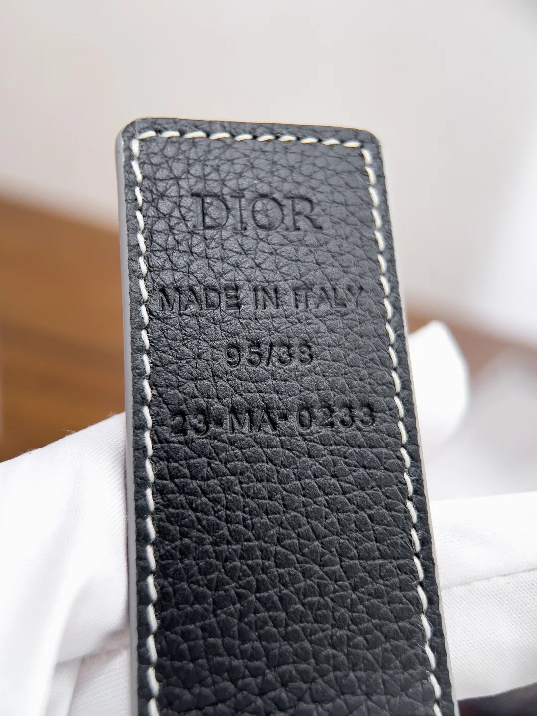💰480💰Full package💰 💍Dior purchasing goods Width 3.5cm Material: double-grained calfskin, soft Q-elastic, fine workmanship, welcome to compare. Discount: Fully polished discount (the inner ring of the original order is not polished) Size: 100-125cm Packaging: Picture packaging