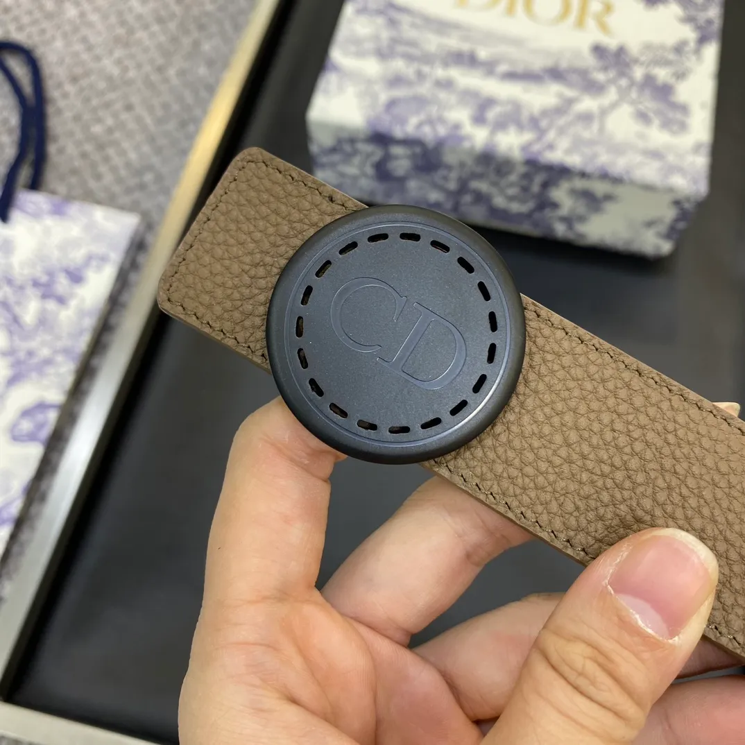 💰460💰Authentic packaging💰 💍Purchase grade Dior DIOR new stainless steel hardware width 3.5CM original imported first-layer cowhide with classic letter cloth. Matched with the original single ruthenium palladium electroplated CD buckle, feel. The oil edges are almost perfect, the original leather is customized