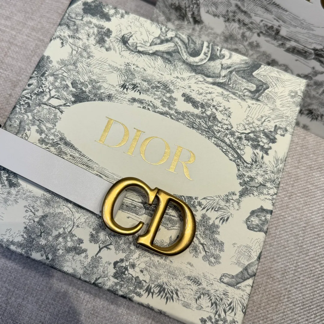 💰420💰Full set of packaging💰 💍Purchasing-grade Dior series⚡️High-end quality cowhide, imported first-layer cowhide and base leather matching⚡️Leather version genuine mold opening, buckle head palladium-plated fine pure copper buckle⚡️Width 2.0cm, high-definition real photo