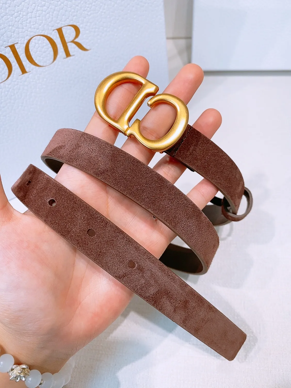 💰420💰Full package💰 💍Purchase grade Dior Ceinture Saddle Cuir de veau suédé couleur Light Gold, 20 mm This model with aged gold metal CD buckle is revisited in a light gold suede calfskin version for a casual and modern look. Her silhouette will upgrade a skirt, pants or dress. Saddle CD buckle Signature Christian Dior Paris Classic CD Made in Italy Width: 2.0cm