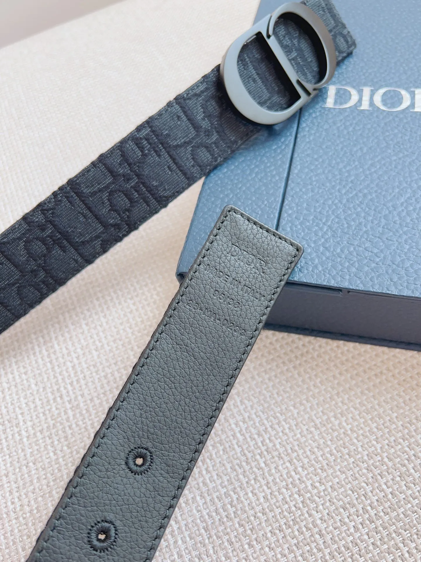 💰460💰Full package💰 💍Purchasing-grade DIOR⚡️🌹French original leather, Oblique black cloth/black cowhide. There is no doubt about the quality. There is no better, only the best. Size 3.5 cm