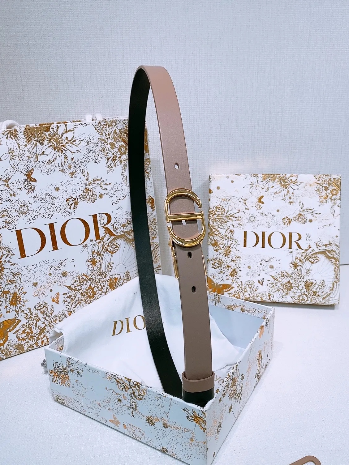 💰440💰Full package💰 💍Purchase level Dior⚡️🌹Montaigne *CD* belt Decorated with *Christian Dior* logo Glossy gold finish metal details Two detachable rings Calfskin belt⚡️🌹2.0cm