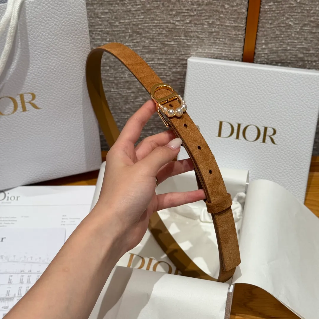💰460💰Full package💰 💍Purchase level Dior⚡️🌹New women’s belt The new belt is designed with suede leather on the front and smooth cow leather on the back. The classic CD belt buckle is presented in a shiny gold-finish metal version⚡️🌹The letter C is inlaid with white resin beads of different sizes, highlighting the brand's exquisite craftsmanship. The style is fashionable and elegant and can be paired with jeans, skirts or dresses⚡️🌹Width 2.0cm