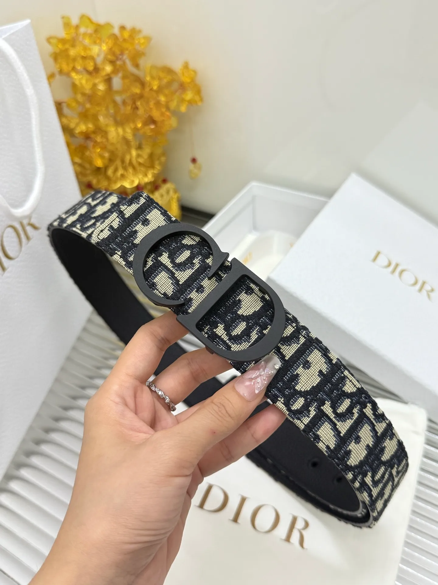 💰460💰Complete package💰 💍Purchasing-grade Christian Dior original fabric with calfskin and stitching holes, strong and not easy to deform🎉+high-quality tungsten steel hardware buckle, open molding, pattern texture is clearly visible, traces are revealed, and the official authentic quality is restored to the greatest extent 3.5cm