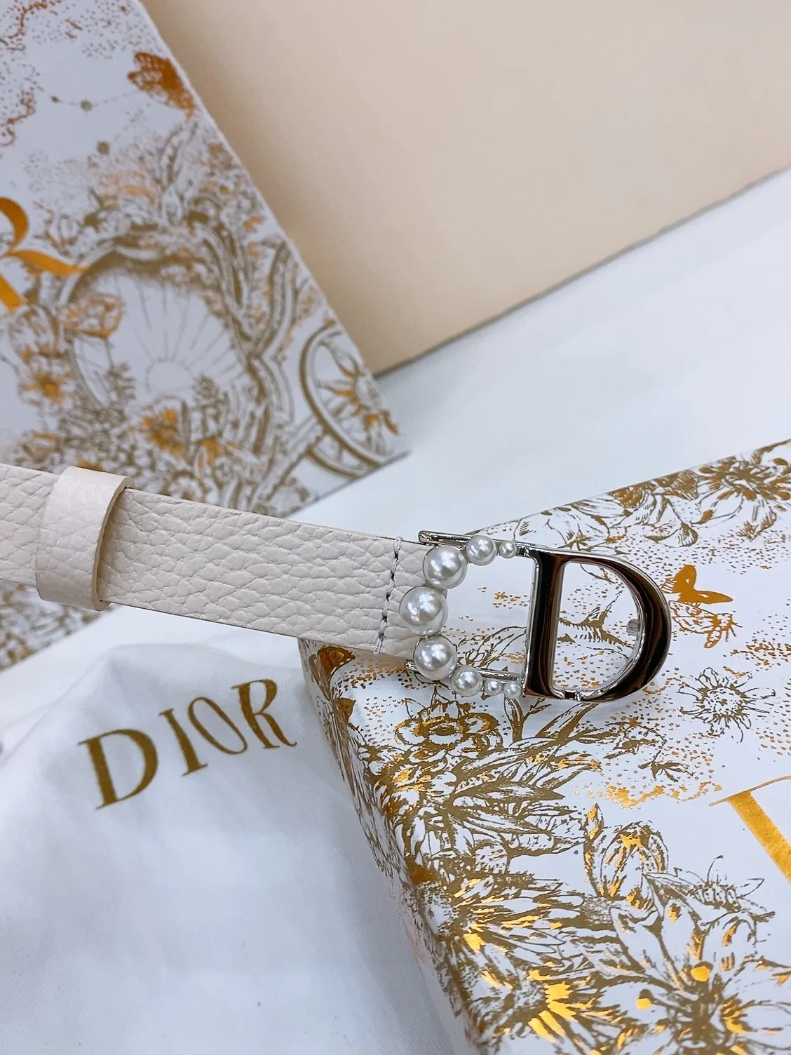 💰440💰Full package💰 💍Purchase level Dior Saddle Belt Brass hardware Double-sided saddle belt Grained cowhide surface and smooth cowhide bottom Soft and delicate feel Belt 2.0cm