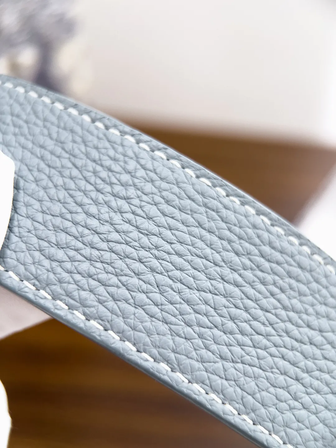 💰480💰Full package💰 💍Dior purchasing goods Width 3.5cm Material: double-grained calfskin, soft Q-elastic, fine workmanship, welcome to compare. Discount: Fully polished discount (the inner ring of the original order is not polished) Size: 100-125cm Packaging: Picture packaging