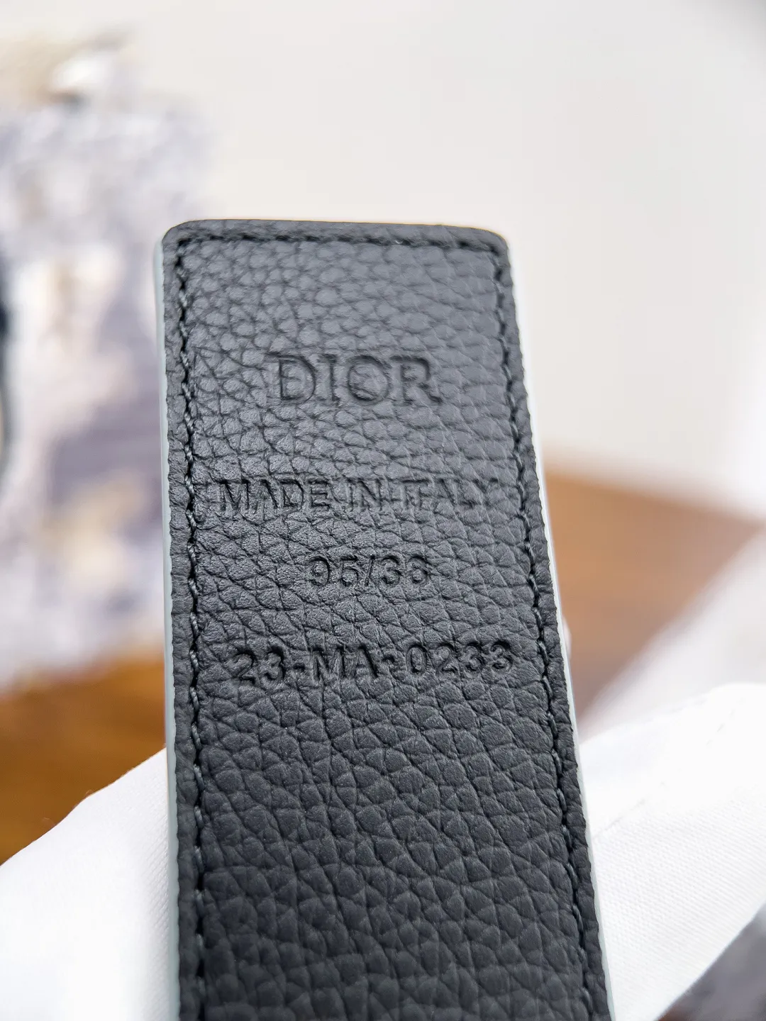 💰480💰Full package💰 💍Dior purchasing goods Width 3.5cm Material: double-grained calfskin, soft Q-elastic, fine workmanship, welcome to compare. Discount: Fully polished discount (the inner ring of the original order is not polished) Size: 100-125cm Packaging: Picture packaging