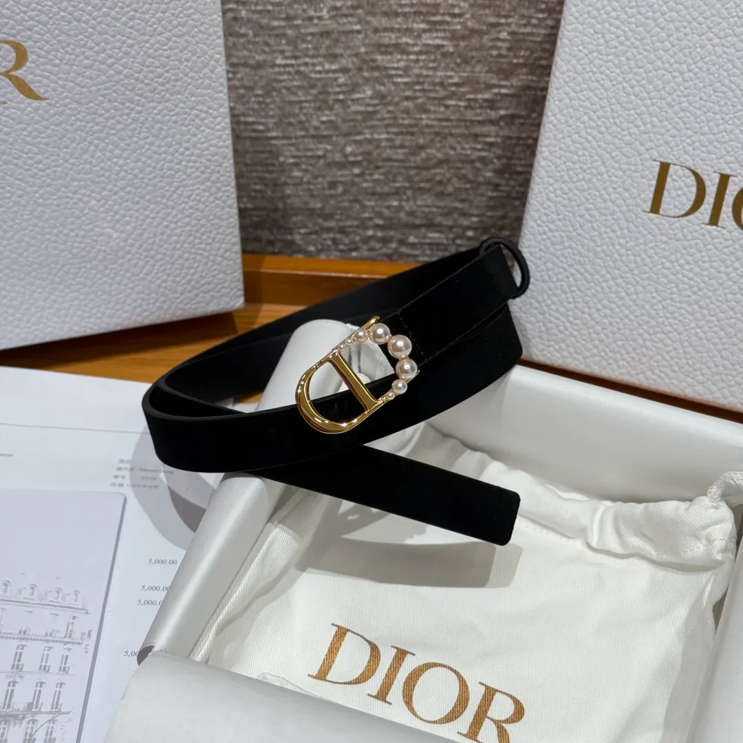 💰460💰Full package💰 💍Purchase level Dior⚡️🌹New women’s belt The new belt is designed with suede leather on the front and smooth cow leather on the back. The classic CD belt buckle is presented in a shiny gold-finish metal version⚡️🌹The letter C is inlaid with white resin beads of different sizes, highlighting the brand's exquisite craftsmanship. The style is fashionable and elegant and can be paired with jeans, skirts or dresses⚡️🌹Width 2.0cm