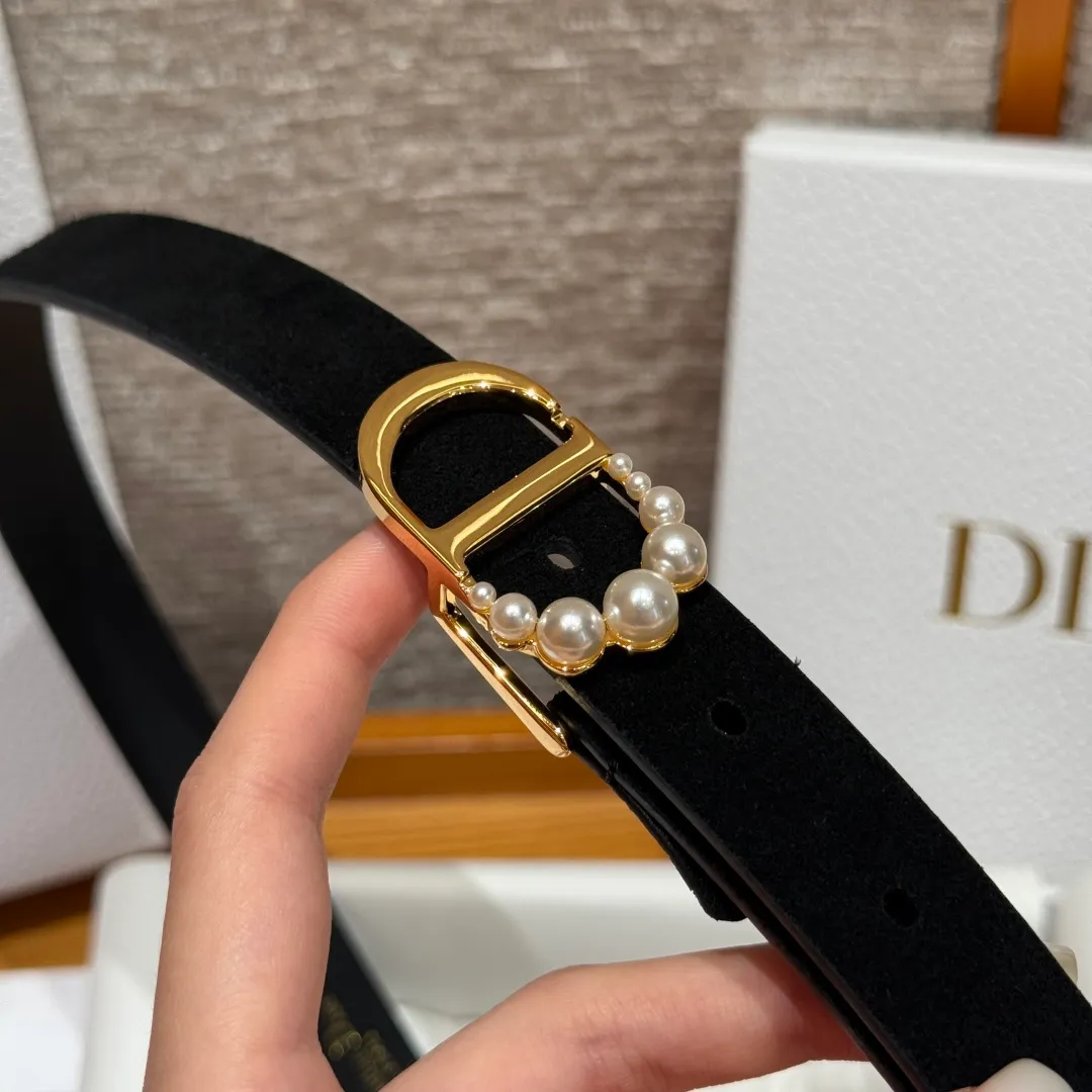 💰460💰Full package💰 💍Purchase level Dior⚡️🌹New women’s belt The new belt is designed with suede leather on the front and smooth cow leather on the back. The classic CD belt buckle is presented in a shiny gold-finish metal version⚡️🌹The letter C is inlaid with white resin beads of different sizes, highlighting the brand's exquisite craftsmanship. The style is fashionable and elegant and can be paired with jeans, skirts or dresses⚡️🌹Width 2.0cm
