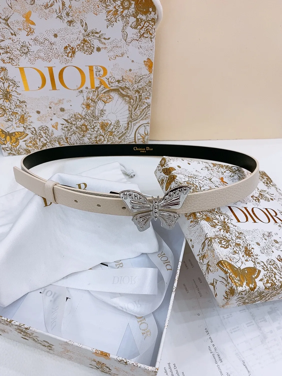 💰440💰Full package💰 💍Purchase level Dior Saddle Belt Brass hardware Double-sided saddle belt Grained cowhide surface and smooth cowhide bottom Soft and delicate feel Belt 2.0cm