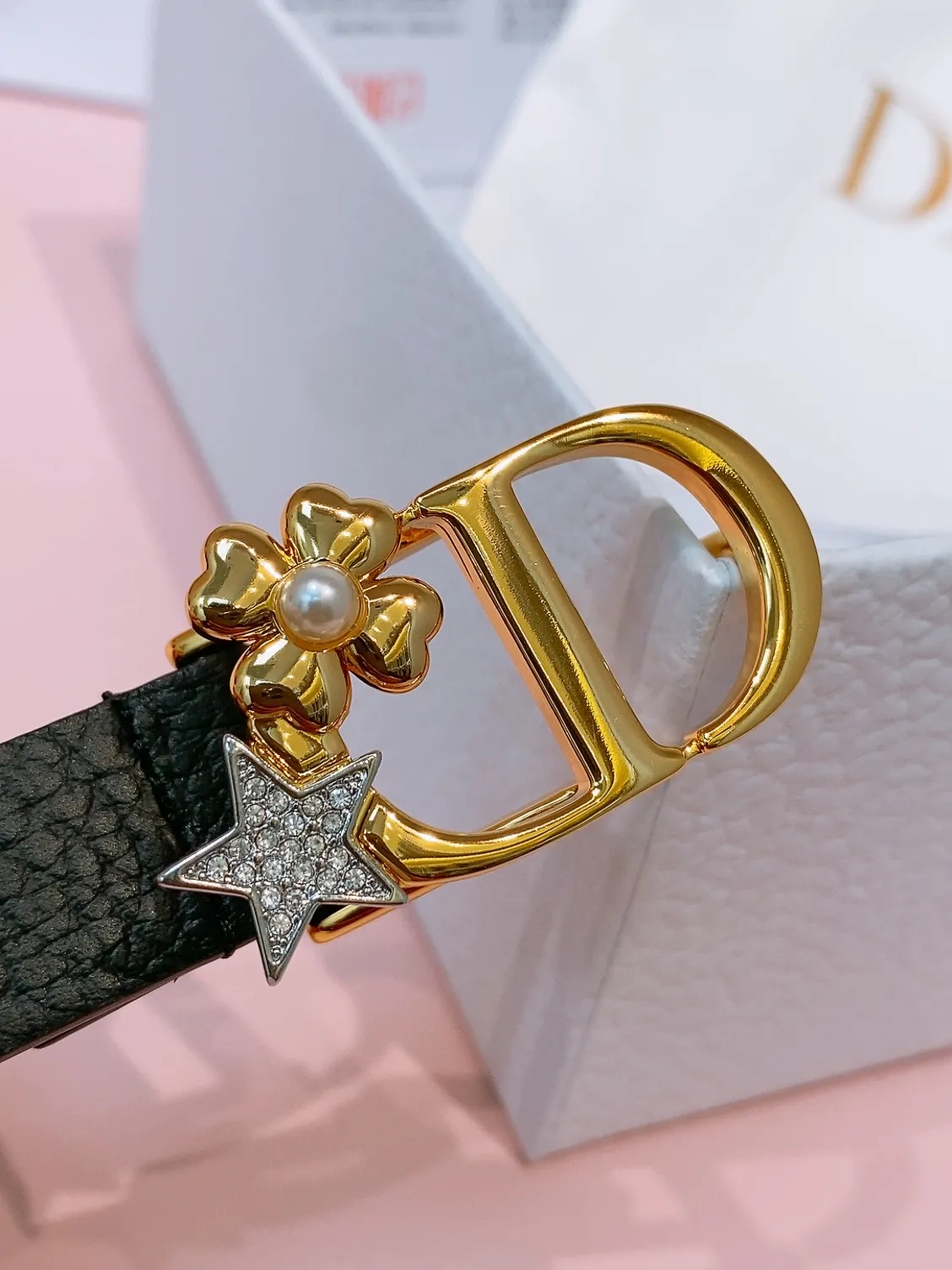💰440💰Full package💰 💍Purchase grade Dior⚡️🌹Montaigne Lucky Charms, 20 mm belt buckle This model with aged gold metal CD buckle is revisited in a light gold suede calfskin version for a casual and modern look. Her silhouette will upgrade a skirt, pants or dress. Saddle CD buckle Resin beads Silver tone crystals Christian Dior Paris logo on the interior Width: 2.0cm