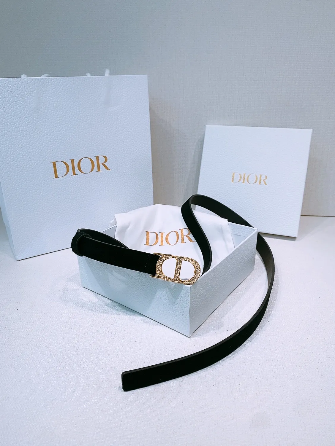 💰440💰Full package💰 💍Purchasing level Dior Ceinture Saddle Cuir de veau suédé couleur Light Gold, 20 mm This model with aged gold metal CD buckle is revisited in a light gold suede calfskin version for a casual and modern look. Her silhouette will upgrade a skirt, pants or dress. Saddle CD buckle Signature Christian Dior Paris Classic CD Made in Italy Width: 2.0cm