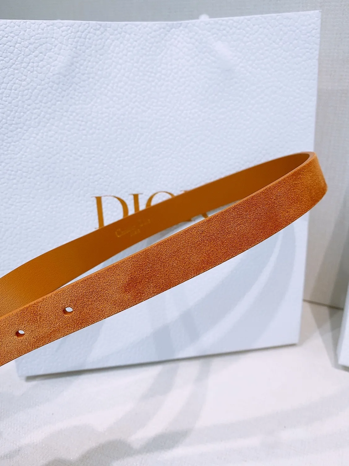 💰420💰Full package💰 💍Purchase grade Dior Ceinture Saddle Cuir de veau suédé couleur Light Gold, 20 mm This model with aged gold metal CD buckle is revisited in a light gold suede calfskin version for a casual and modern look. Her silhouette will upgrade a skirt, pants or dress. Saddle CD buckle Signature Christian Dior Paris Classic CD Made in Italy Width: 2.0cm