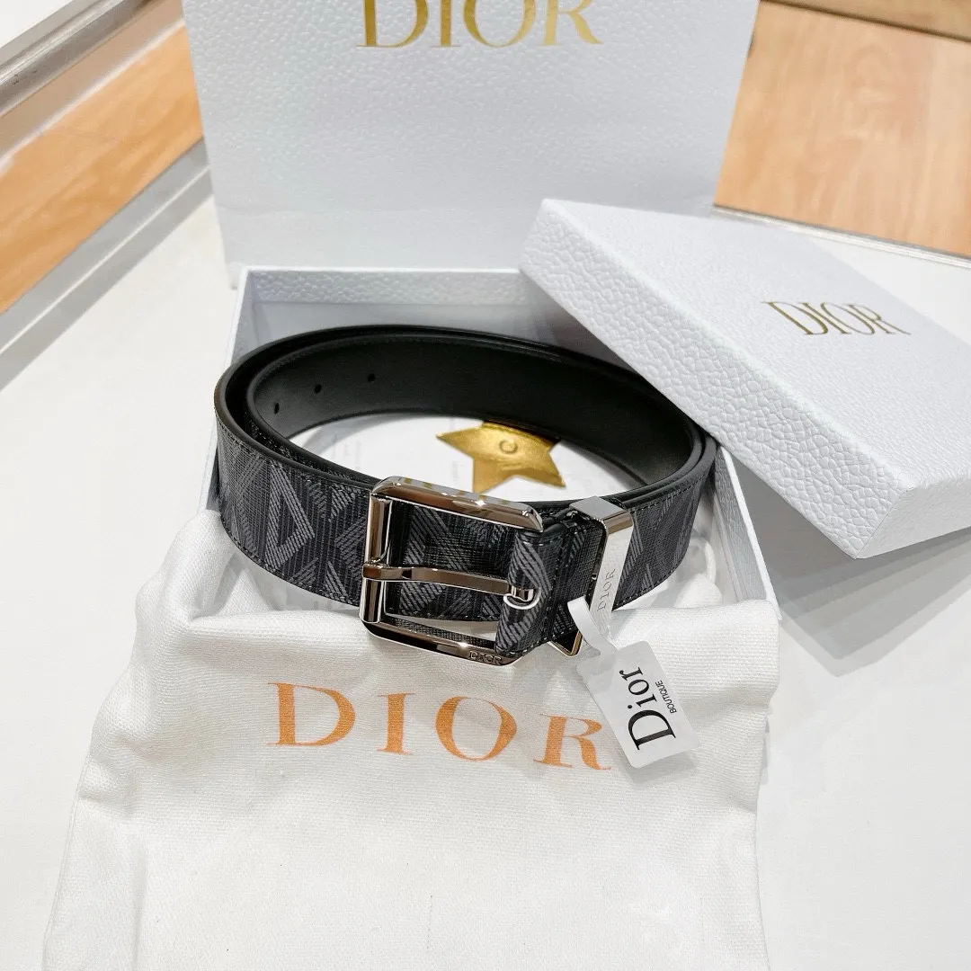 💰480💰Full package💰 💍Purchasing level Dior DIOR 3.5cm men's belt combines elegance with Dior's modern style. Double-sided design. One side is made of gray patterned canvas and the other side is made of gray smooth cow leather. Exquisite and elegant