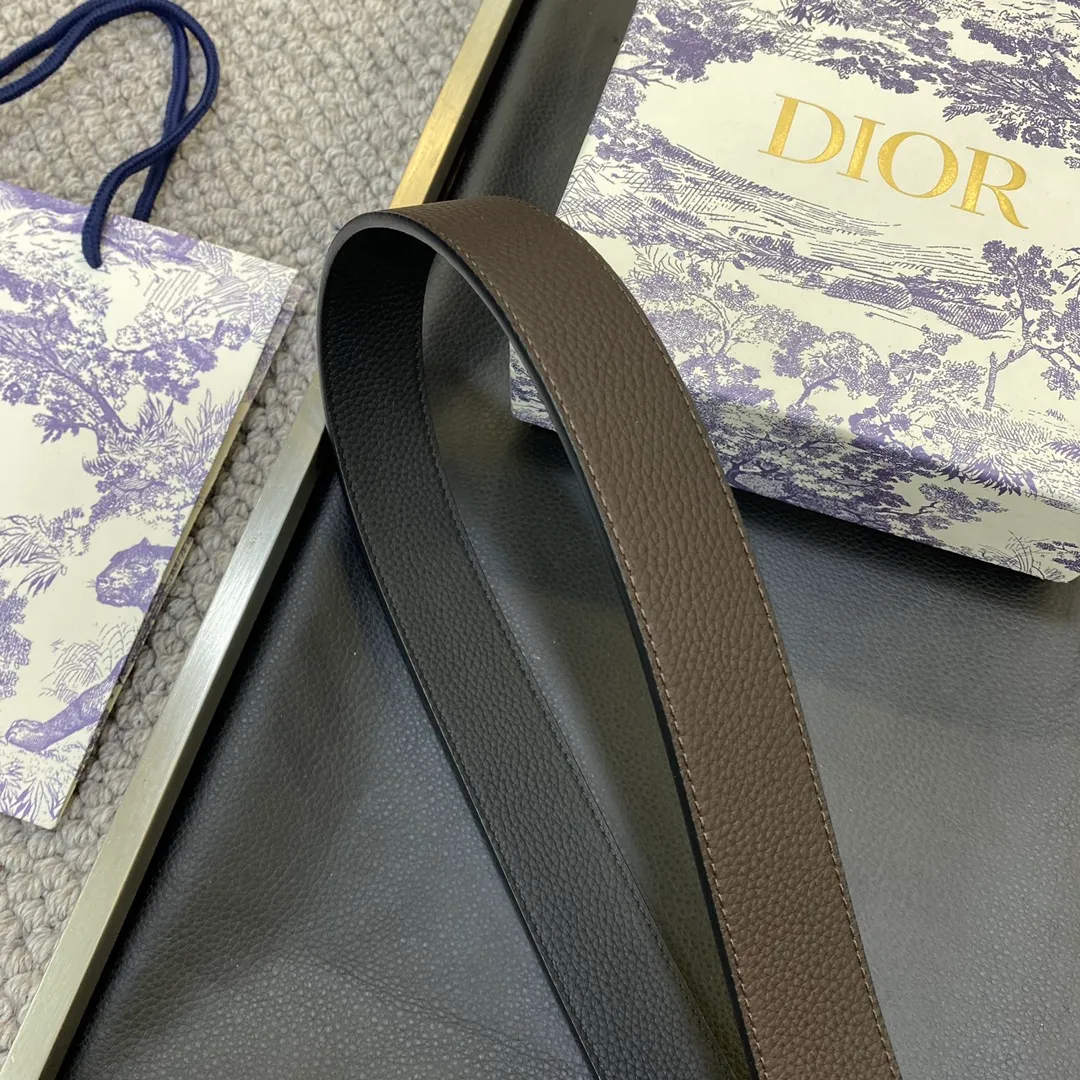 💰460💰Authentic packaging💰 💍Purchasing-grade Dior DIOR new stainless steel hardware 3.5CM wide, imported first-layer cowhide with classic letter cloth. Matched with the original single ruthenium-palladium electroplated CD buckle, feel. The oil edges are almost perfect, the original leather is customized