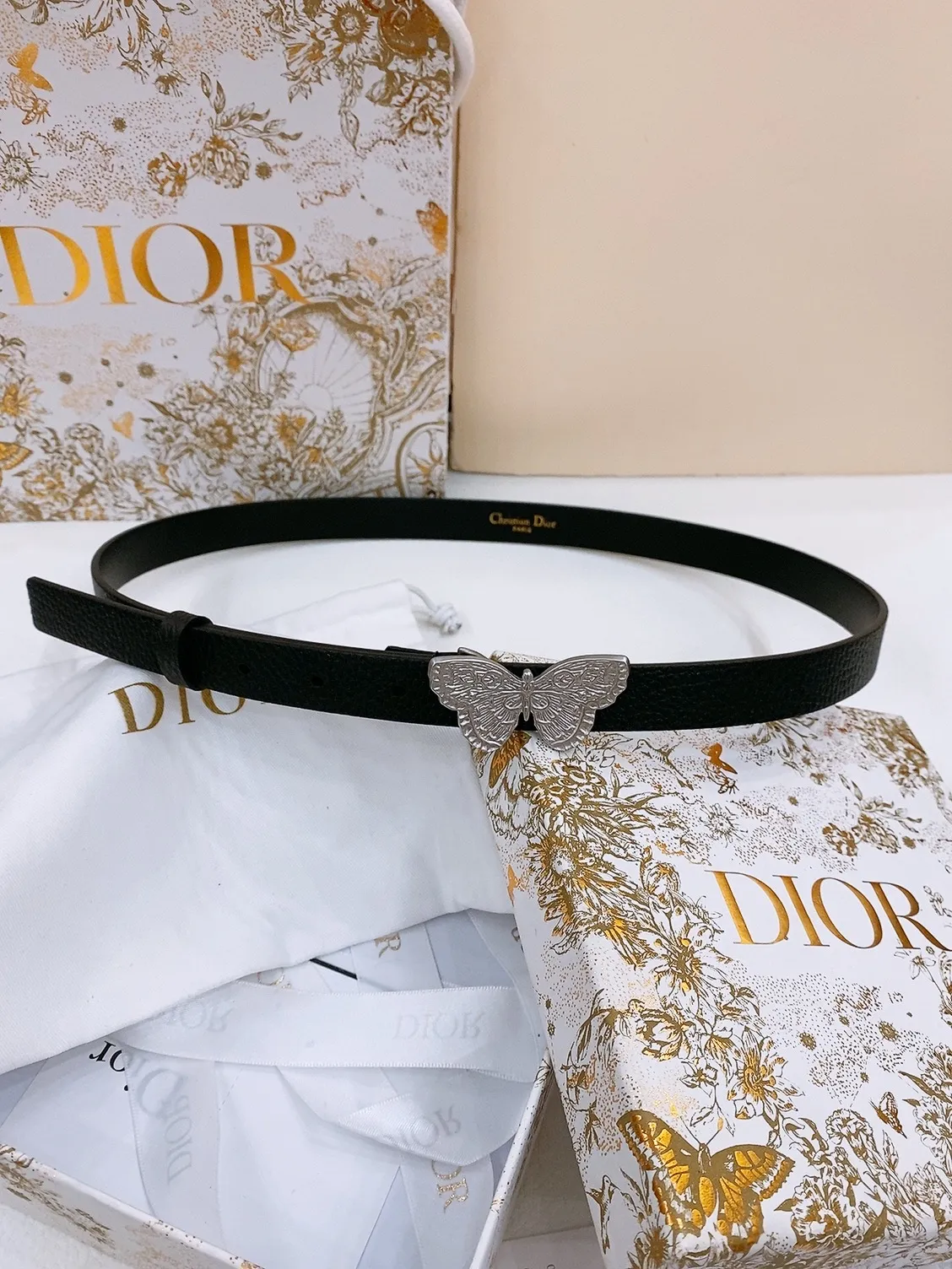 💰440💰Full package💰 💍Purchase level Dior Saddle Belt Brass hardware Double-sided saddle belt Grained cowhide surface and smooth cowhide bottom Soft and delicate feel Belt 2.0cm