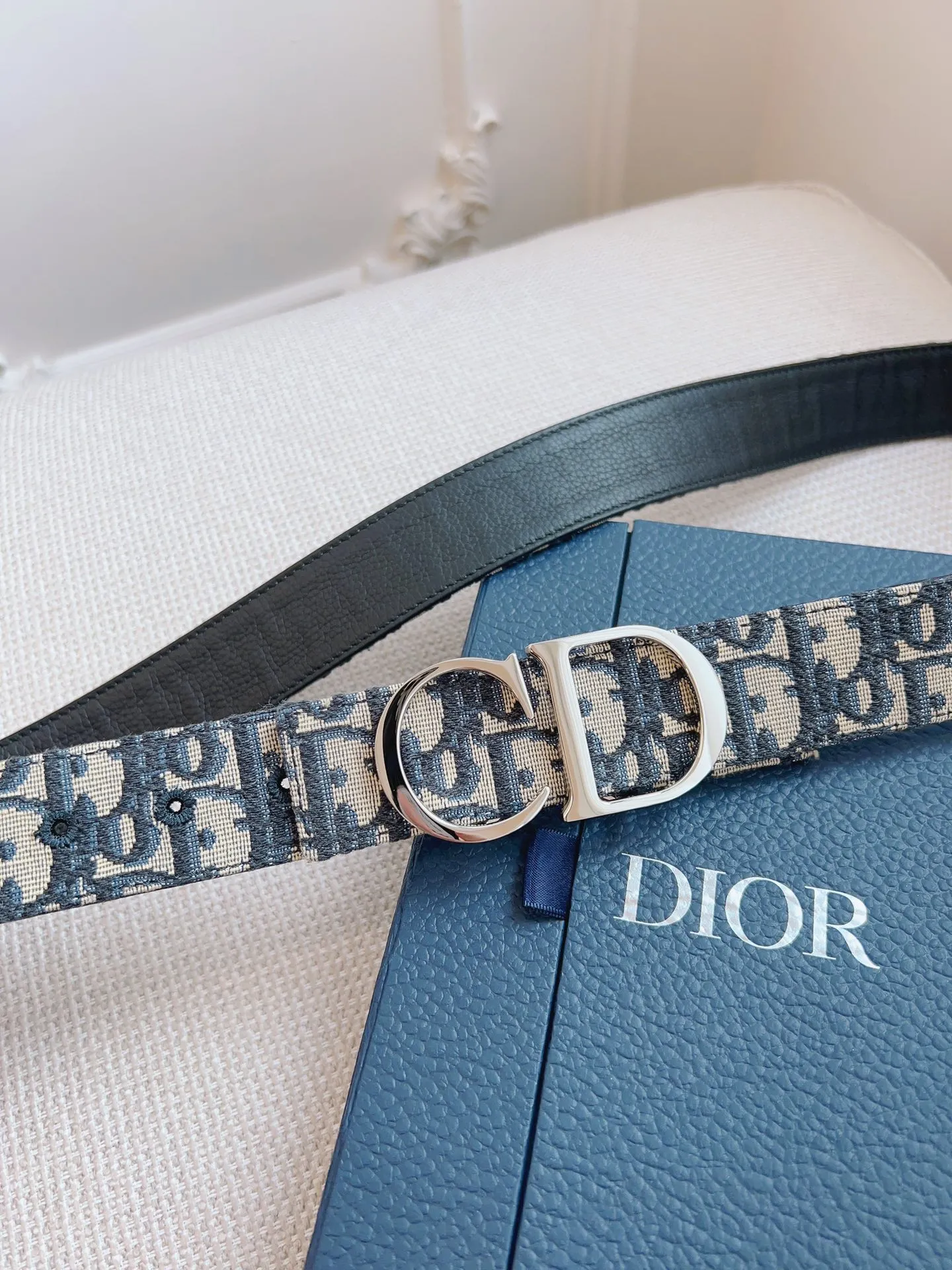 💰460💰Full package💰 💍Purchasing-grade DIOR⚡️🌹French original leather, Oblique blue cloth/black cowhide. There is no doubt about the quality. There is no better, only the best. Size 3.5 cm