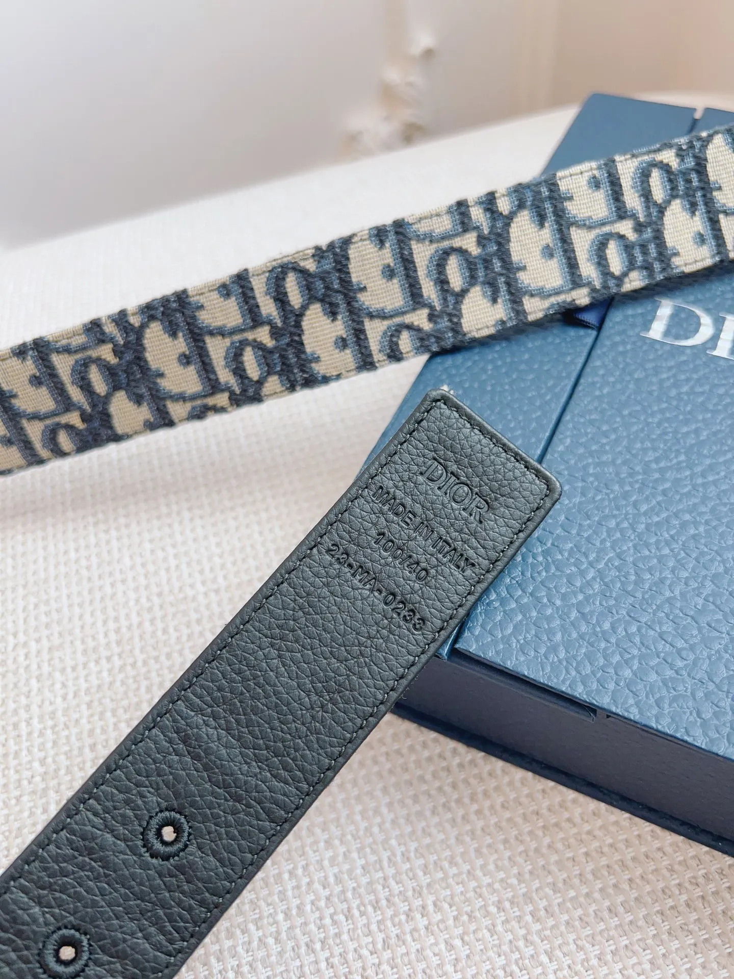 💰460💰Full package💰 💍Purchasing-grade DIOR⚡️🌹French original leather, Oblique blue cloth/black cowhide. There is no doubt about the quality. There is no better, only the best. Size 3.5 cm