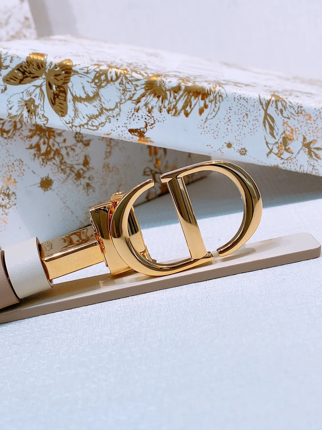 💰440💰Full package💰 💍Purchase level Dior⚡️🌹Montaigne *CD* belt Decorated with *Christian Dior* logo Glossy gold finish metal details Two detachable rings Calfskin belt⚡️🌹2.0cm