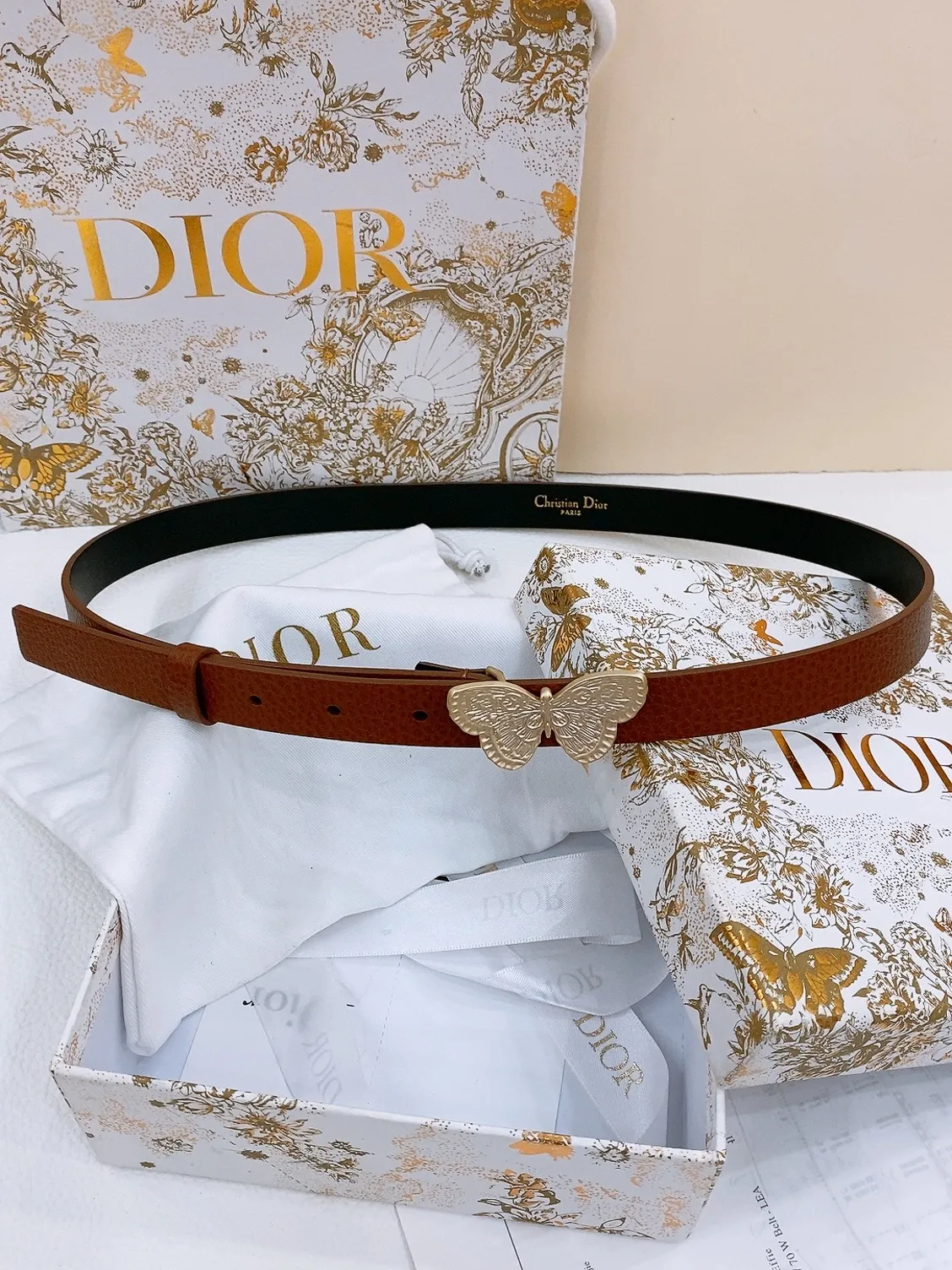 💰440💰Full package💰 💍Purchase level Dior Saddle Belt Brass hardware Double-sided saddle belt Grained cowhide surface and smooth cowhide bottom Soft and delicate feel Belt 2.0cm