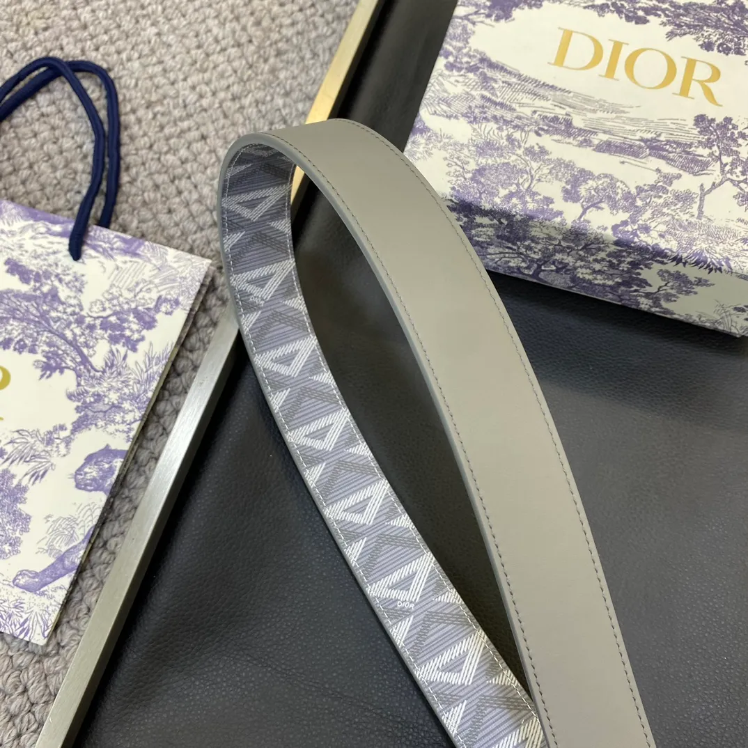 💰460💰Authentic packaging💰 💍Purchase grade Dior DIOR new stainless steel hardware width 3.5CM original imported first-layer cowhide with classic letter cloth. Matched with the original single ruthenium palladium electroplated CD buckle, feel. The oil edges are almost perfect, the original leather is customized