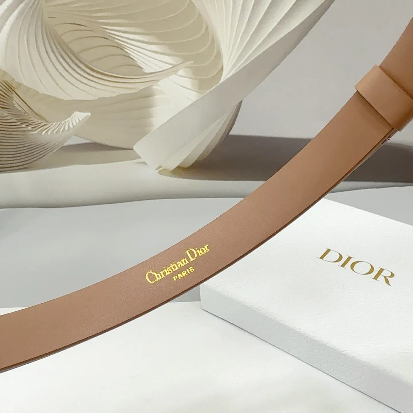 💰520💰Full package💰 💍Purchase grade 2.0cm Dior⚡️🌹Double-sided first-layer calfskin Custom-made original leather⚡️🌹Soft texture Fine workmanship Paired with copper buckles Fashionable and versatile⚡️🌹Number of sizes: one size