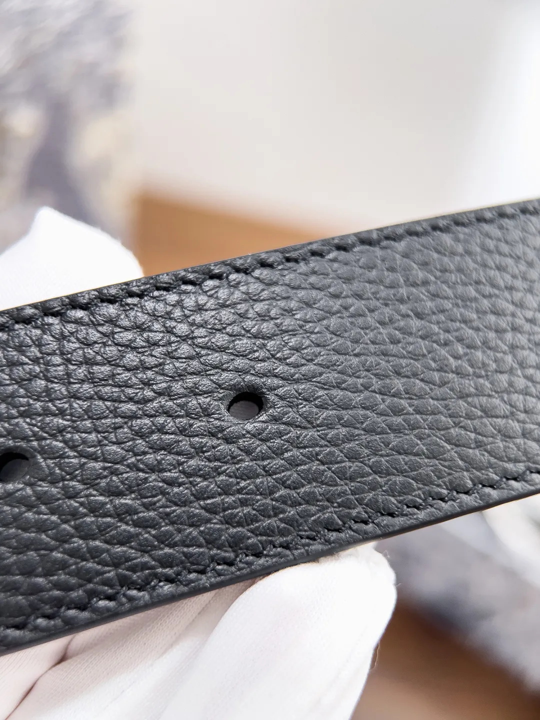 💰480💰Full package💰 💍Dior purchasing goods Width 3.5cm Material: double-grained calfskin, soft Q-elastic, fine workmanship, welcome to compare. Discount: Fully polished discount (the inner ring of the original order is not polished) Size: 100-125cm Packaging: Picture packaging