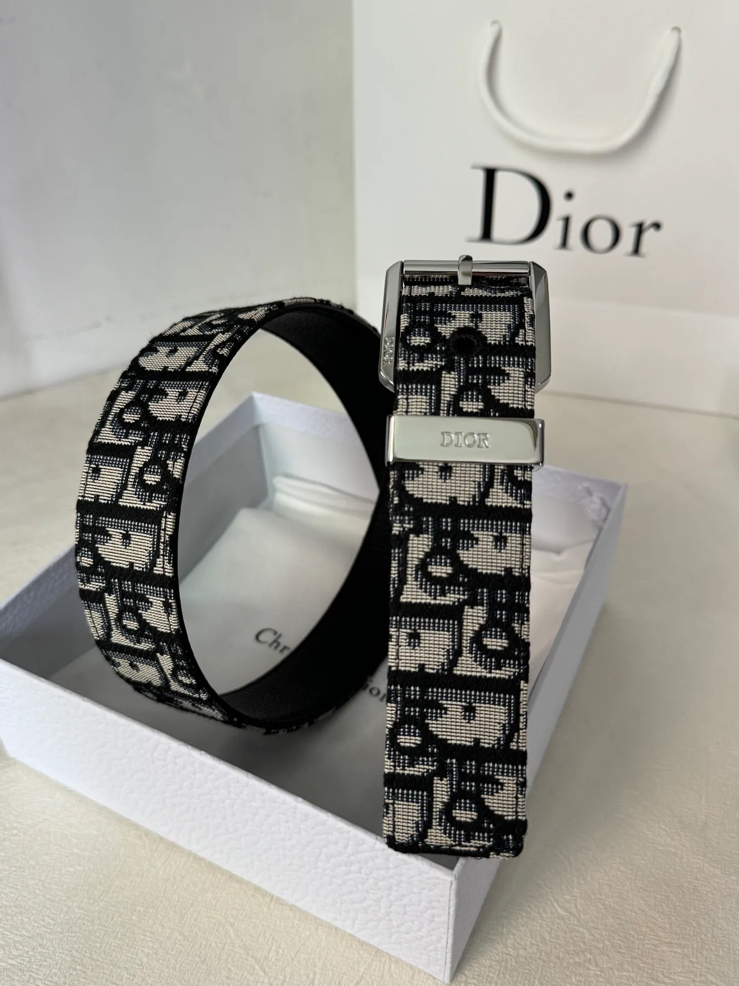 💰480💰Full package💰 💍Purchase level Dior⚡️🌹Black and beige DIOR OBLIQUE print and black cowhide lychee bottom⚡️🌹Exquisite metal pin buckle. Simple, fashionable, super stylish and versatile⚡️🌹High quality