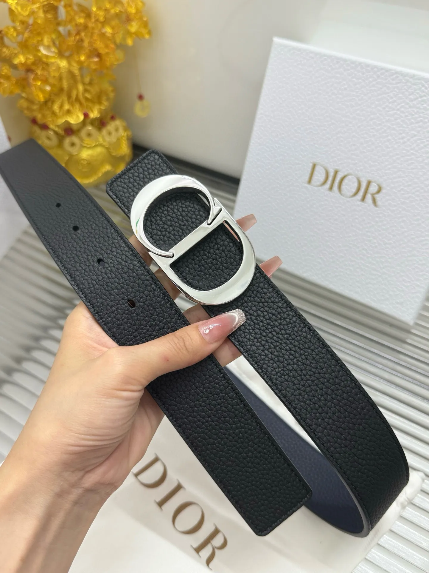✅Width: 𝟑.𝟱𝗰𝗺 ❑ Dior « Comes with a full set 🛍 Original packaging at the counter » Classic series can be used on both sides Original imported calfskin with lychee pattern + fine pure copper hardware buckle ❑ Purchasing genuine goods · Fine and perfect wiring, exquisite and neat details ❗️Original high quality P440