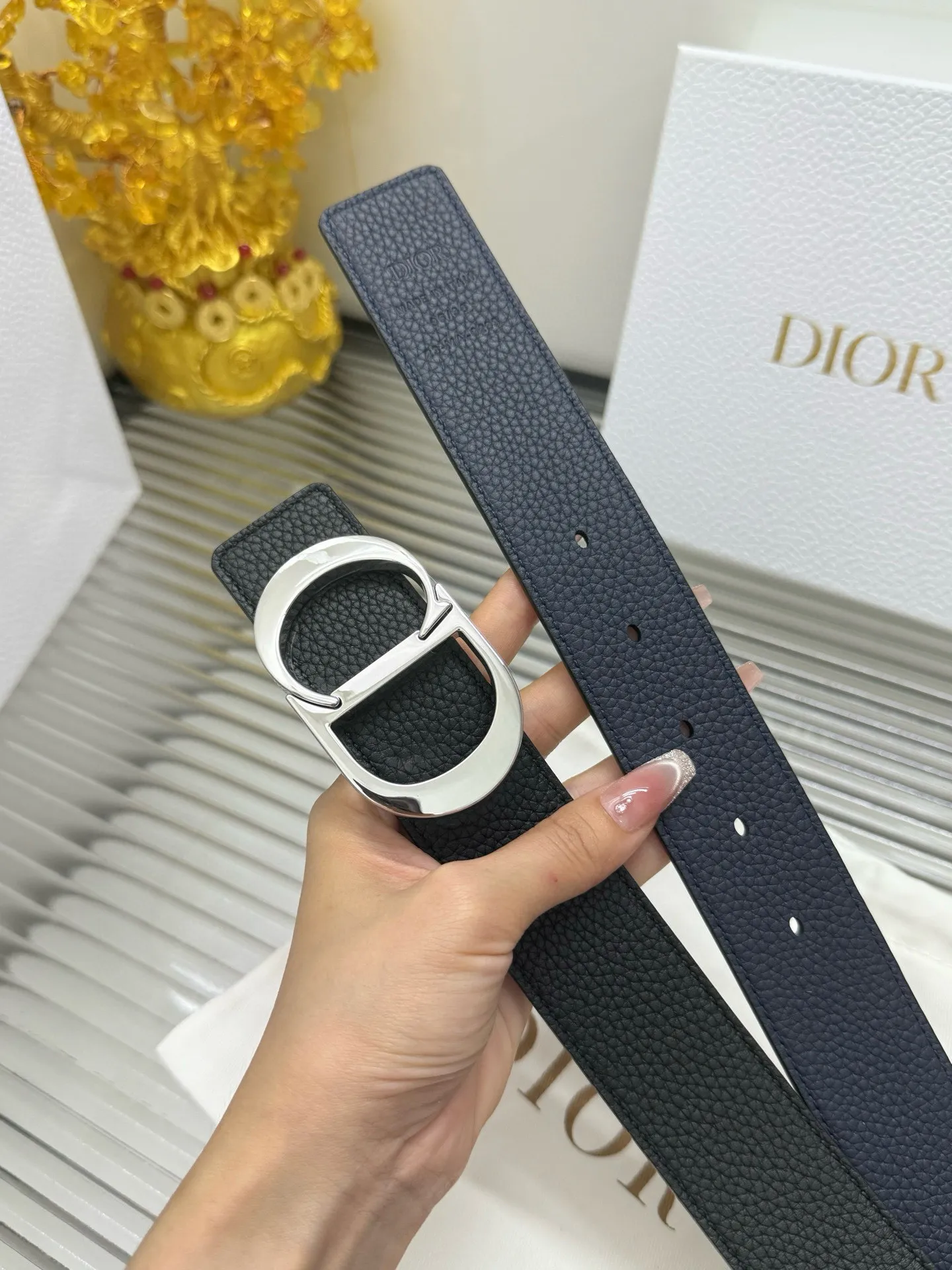 ✅Width: 𝟑.𝟱𝗰𝗺 ❑ Dior « Comes with a full set 🛍 Original packaging at the counter » Classic series can be used on both sides Original imported calfskin with lychee pattern + fine pure copper hardware buckle ❑ Purchasing genuine goods · Fine and perfect wiring, exquisite and neat details ❗️Original high quality P440