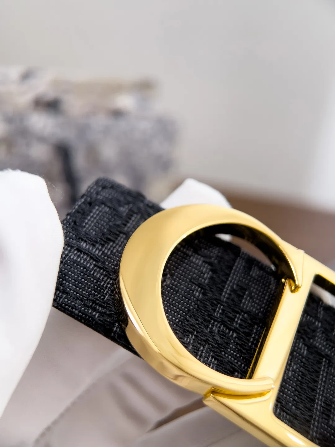 💰480💰Full package💰 💍Dior purchasing goods Width 3.5cm Material: Classic cloth with pebbled cowhide soft Q-elastic, fine workmanship, welcome to compare. Discount: Fully polished discount (the inner ring of the original order is not polished) Size: 100-125cm Packaging: Picture packaging