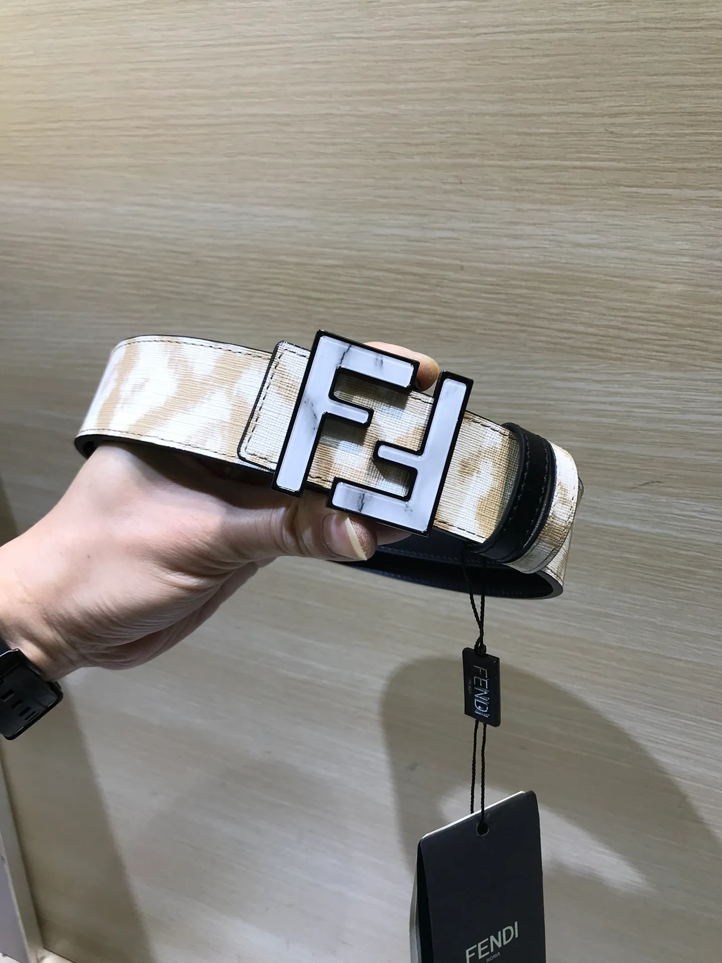 💰480💰Full set of packaging💰 💍Purchase grade Fendi Width 38 MM Supports NFC chip scanning, logo-shaped belt, original glossy secondary color acrylic F rivet buckle, imported original calfskin embossing, gold-plated surface metal products, quality assurance, non-market currency!