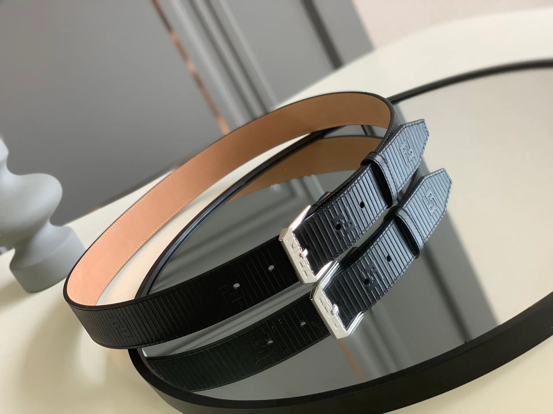 💰520💰Full package💰 💍Purchasing-grade FENDI belt, embossed calfskin imported from Italy, 3.5cm original tree paste leather bottom mark, BAGUETTE series palladium-plated belt buckle with chain buckle💓💓💓